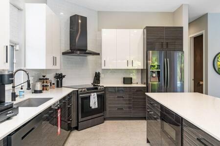Magnolia-with Heated Pool-by Viac Fort Lauderdale