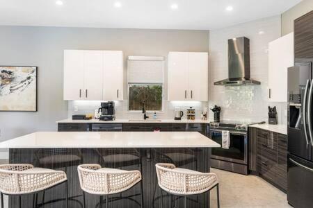 Magnolia-with Heated Pool-by Viac *