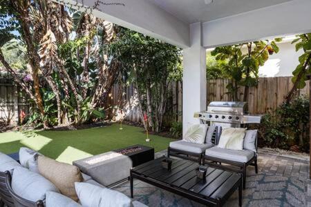 Villa Magnolia-with Heated Pool-by Viac *