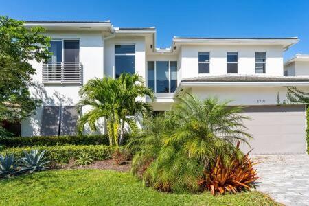 Magnolia-with Heated Pool-by Viac Villa