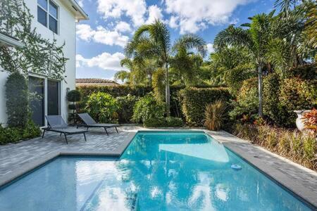 Magnolia-with Heated Pool-by Viac Villa *