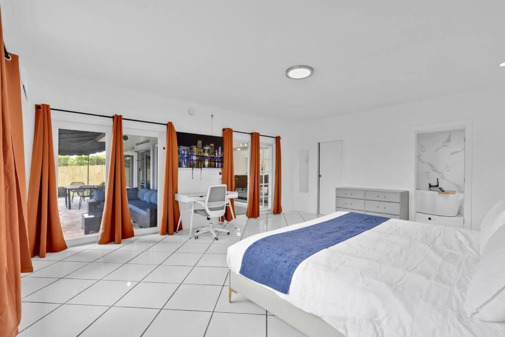Lakefront With Heated Pool Only 6 Minutes To The Villa *