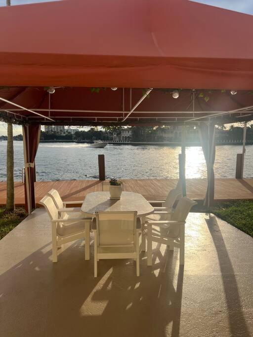 Apartment Beachside Bliss: Charming 1 Bed *
