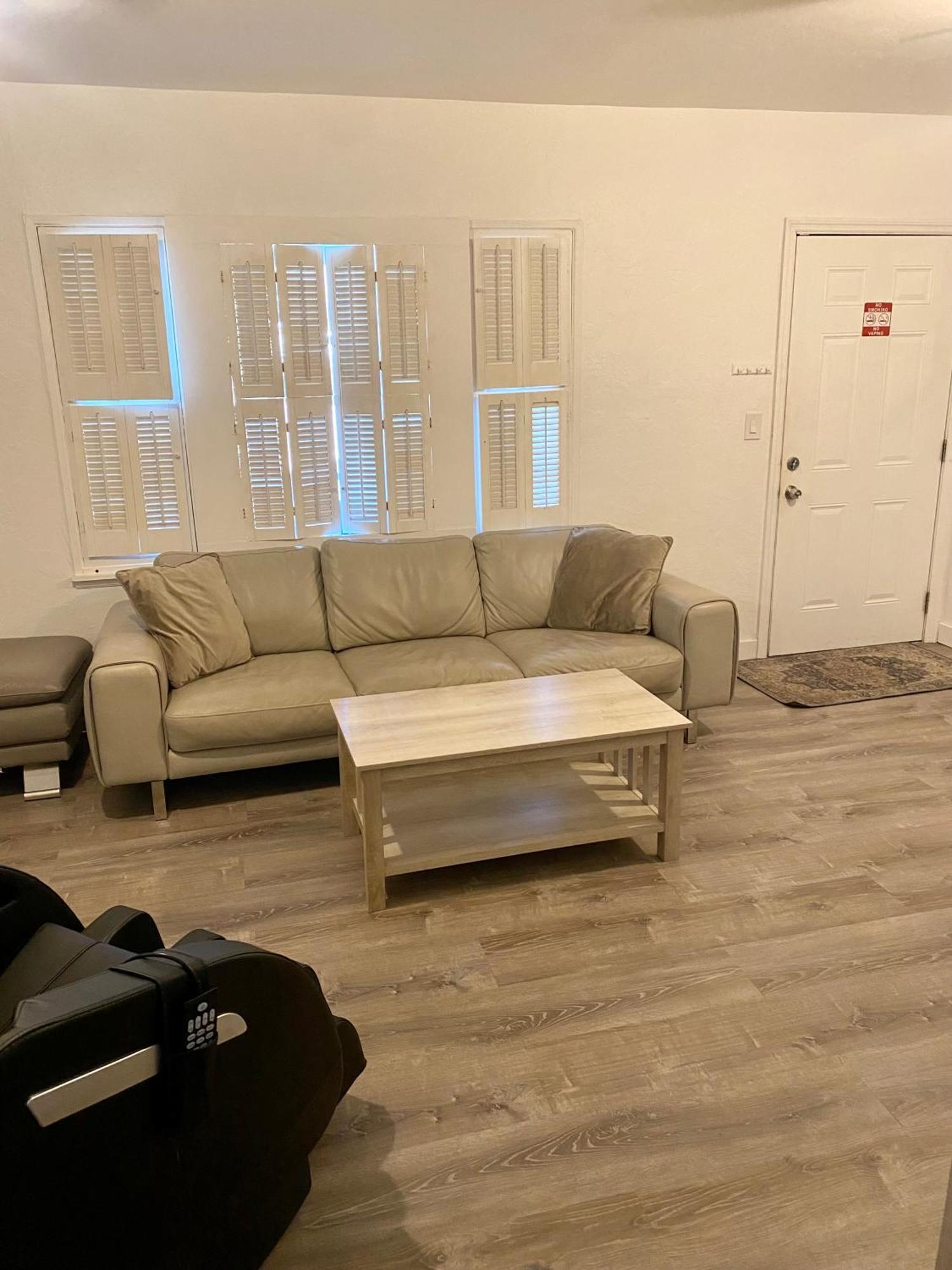 Updated Modern House With Cozy Feel Apartment *