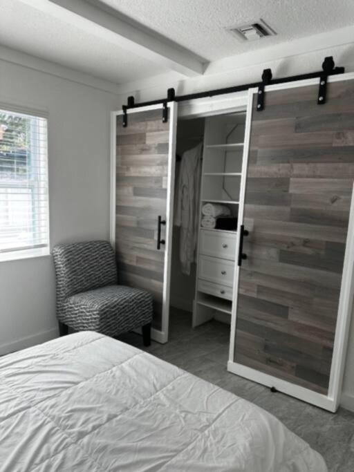 Cozy Newly Renovated In Fll Apartment *