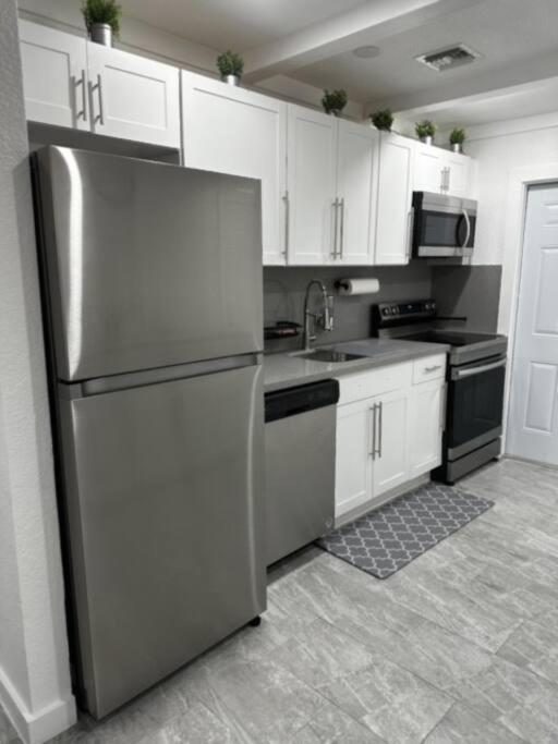 Apartment Cozy Newly Renovated In Fll *