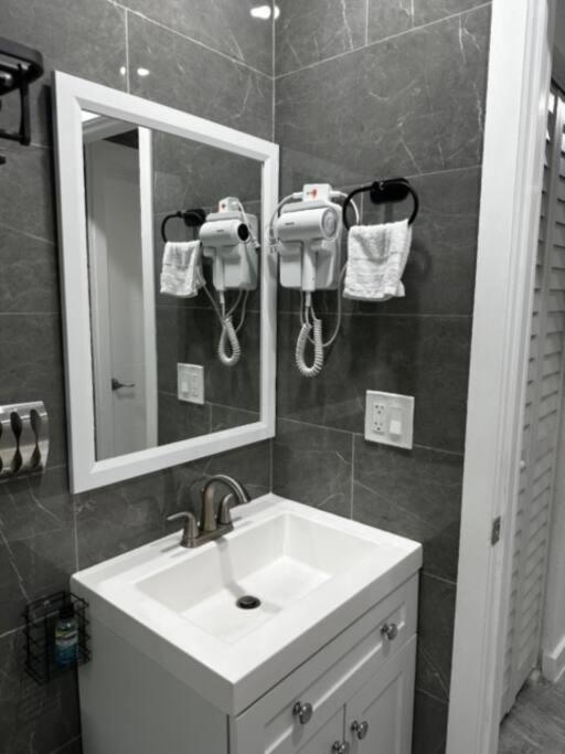 Cozy Newly Renovated In Fll