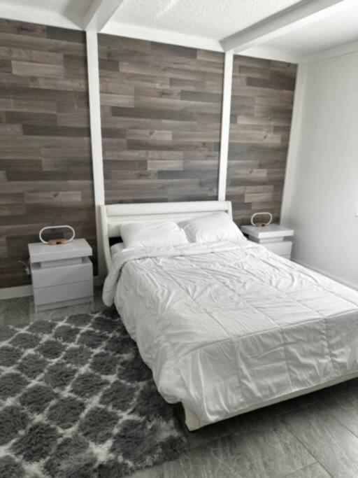 Cozy Newly Renovated In Fll Apartment *
