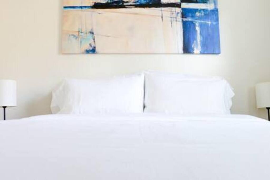 Sunny 3 Bedroom 3 Bath Retreat In Lauderdale *