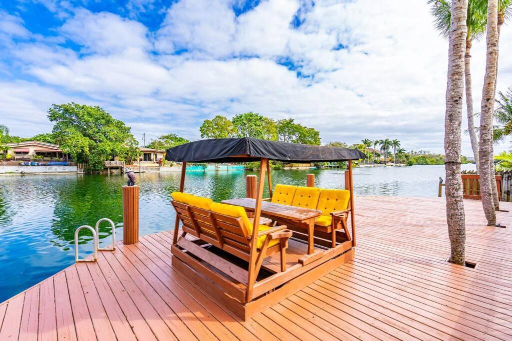 Lakefront With Heated Pool Only 6 Minutes To The Villa