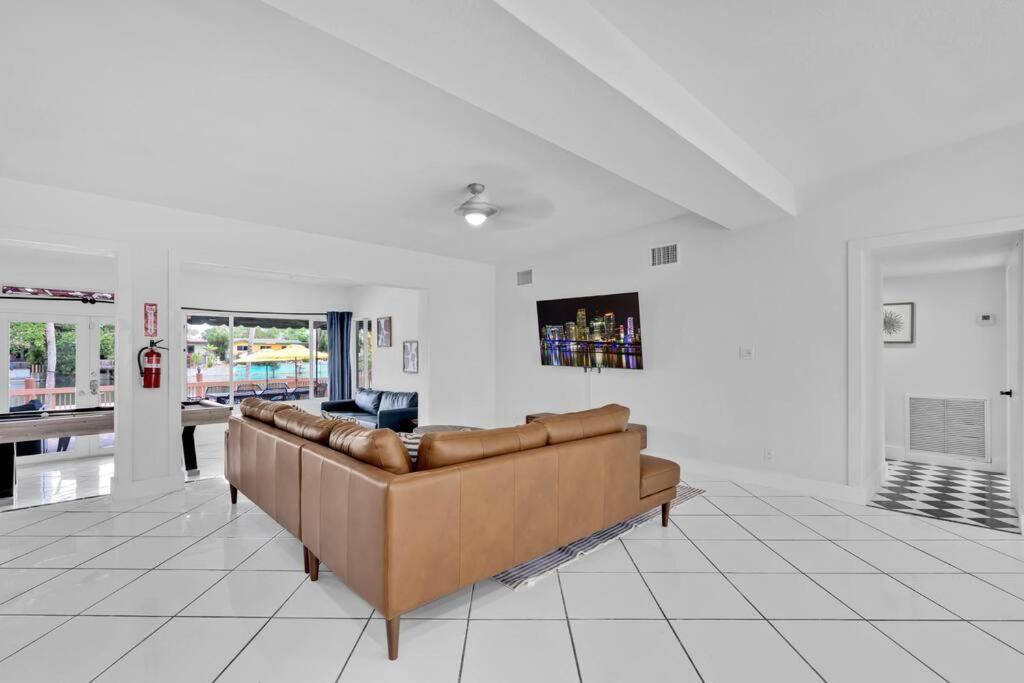 Lakefront With Heated Pool Only 6 Minutes To The Villa *