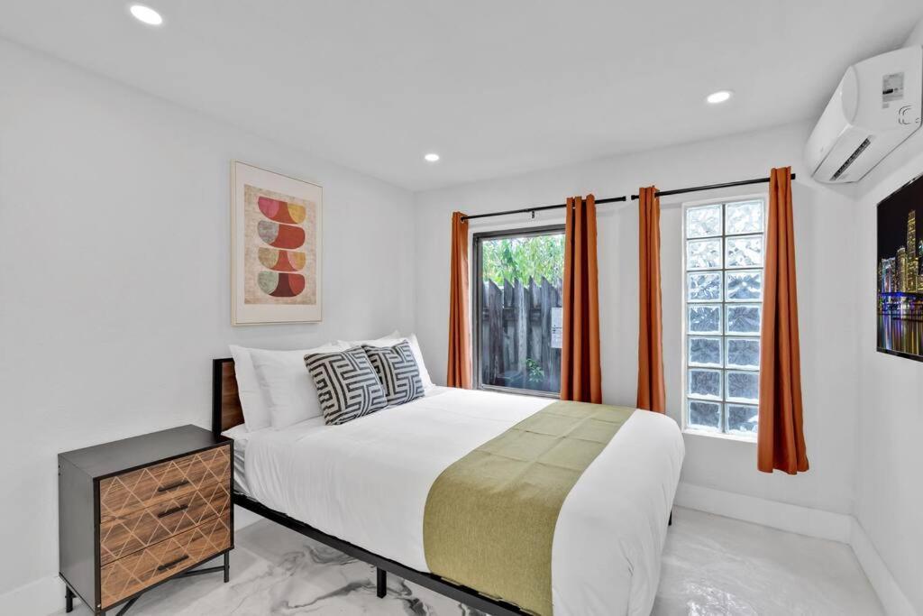 Villa Lakefront With Heated Pool Only 6 Minutes To The Fort Lauderdale