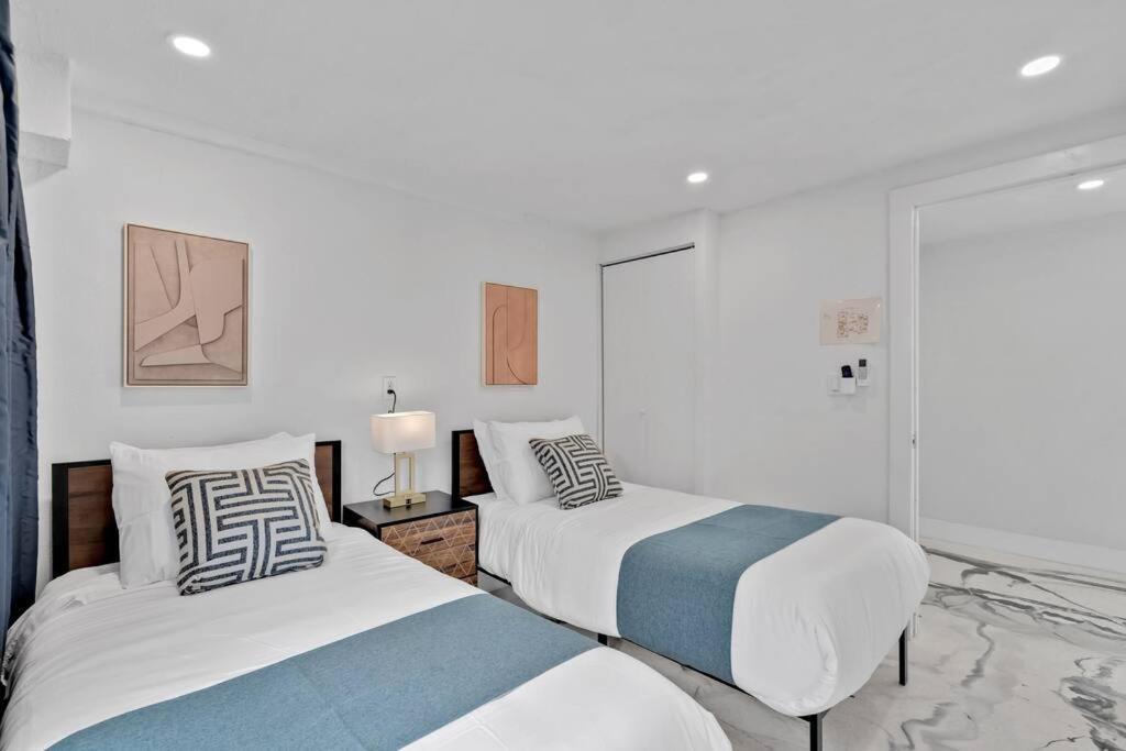 Lakefront With Heated Pool Only 6 Minutes To The * Fort Lauderdale
