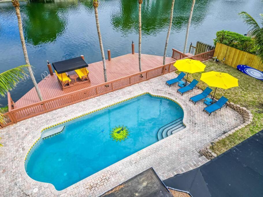 Lakefront With Heated Pool Only 6 Minutes To The * Fort Lauderdale