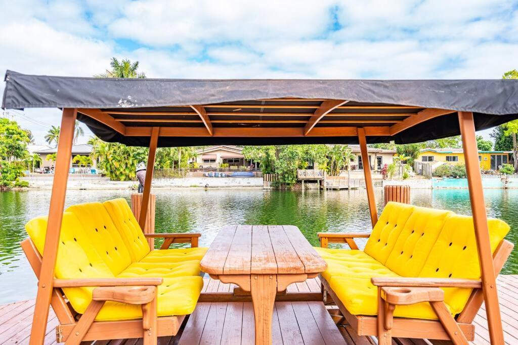 Villa Lakefront With Heated Pool Only 6 Minutes To The *