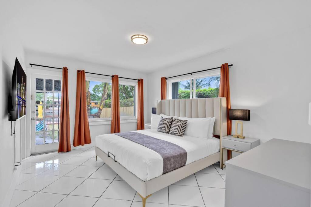 Lakefront With Heated Pool Only 6 Minutes To The Villa *