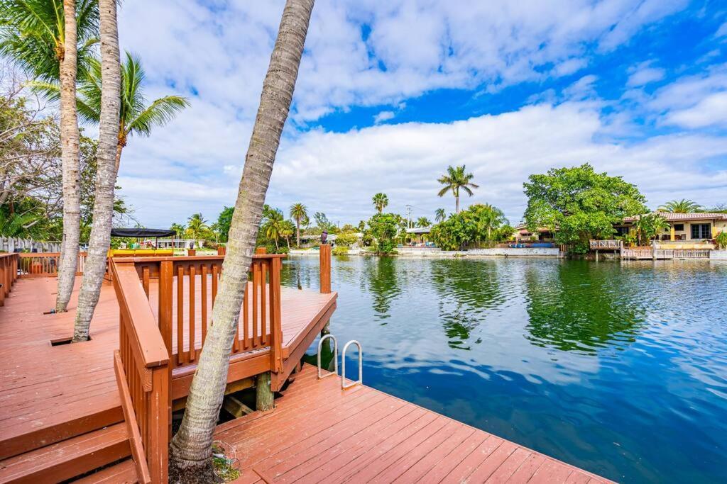 Lakefront With Heated Pool Only 6 Minutes To The * Fort Lauderdale