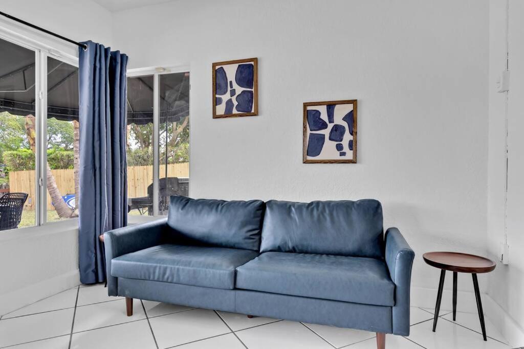 Lakefront With Heated Pool Only 6 Minutes To The