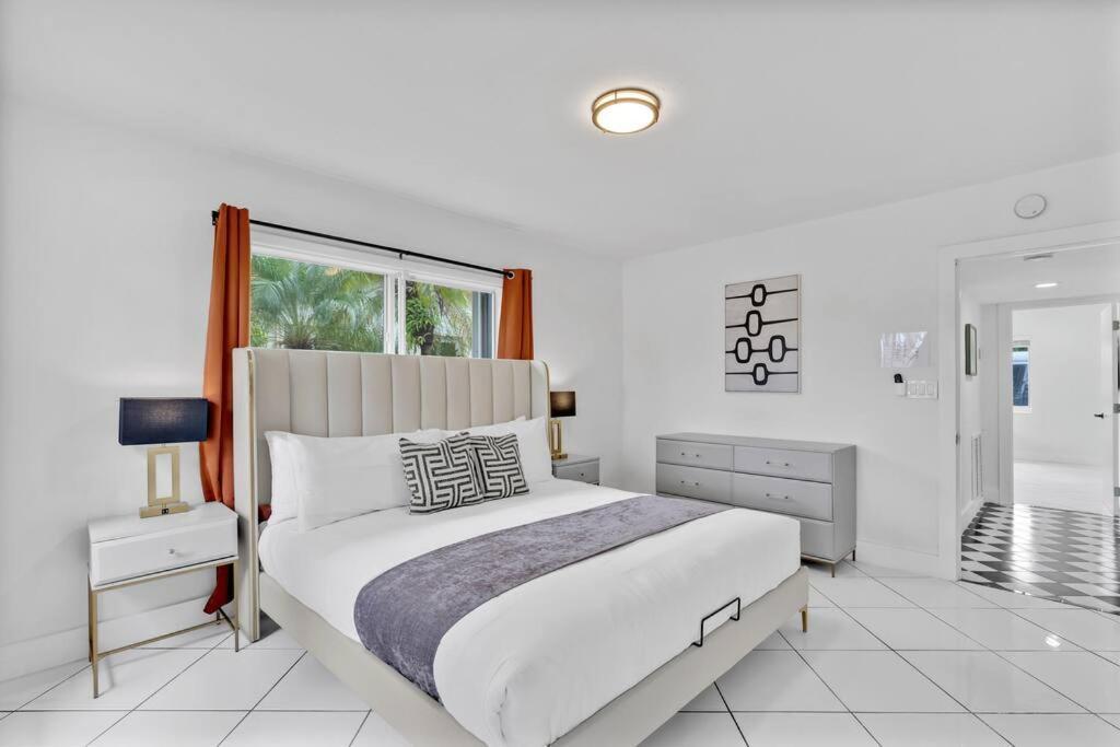 Villa Lakefront With Heated Pool Only 6 Minutes To The Fort Lauderdale