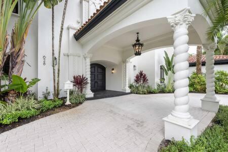 Holiday home Las Olas Luxury Mediterranean Waterfront Mansion