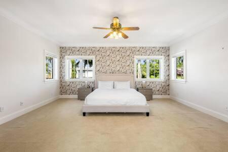 Las Olas Luxury Mediterranean Waterfront Mansion Holiday home