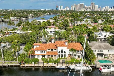 Holiday home Las Olas Luxury Mediterranean Waterfront Mansion *