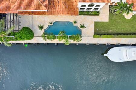 Holiday home Las Olas Luxury Mediterranean Waterfront Mansion *