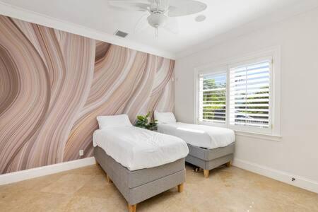 Las Olas Luxury Mediterranean Waterfront Mansion Holiday home *