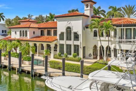 Las Olas Luxury Mediterranean Waterfront Mansion Holiday home