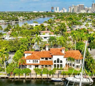 Las Olas Luxury Mediterranean Waterfront Mansion Holiday home *