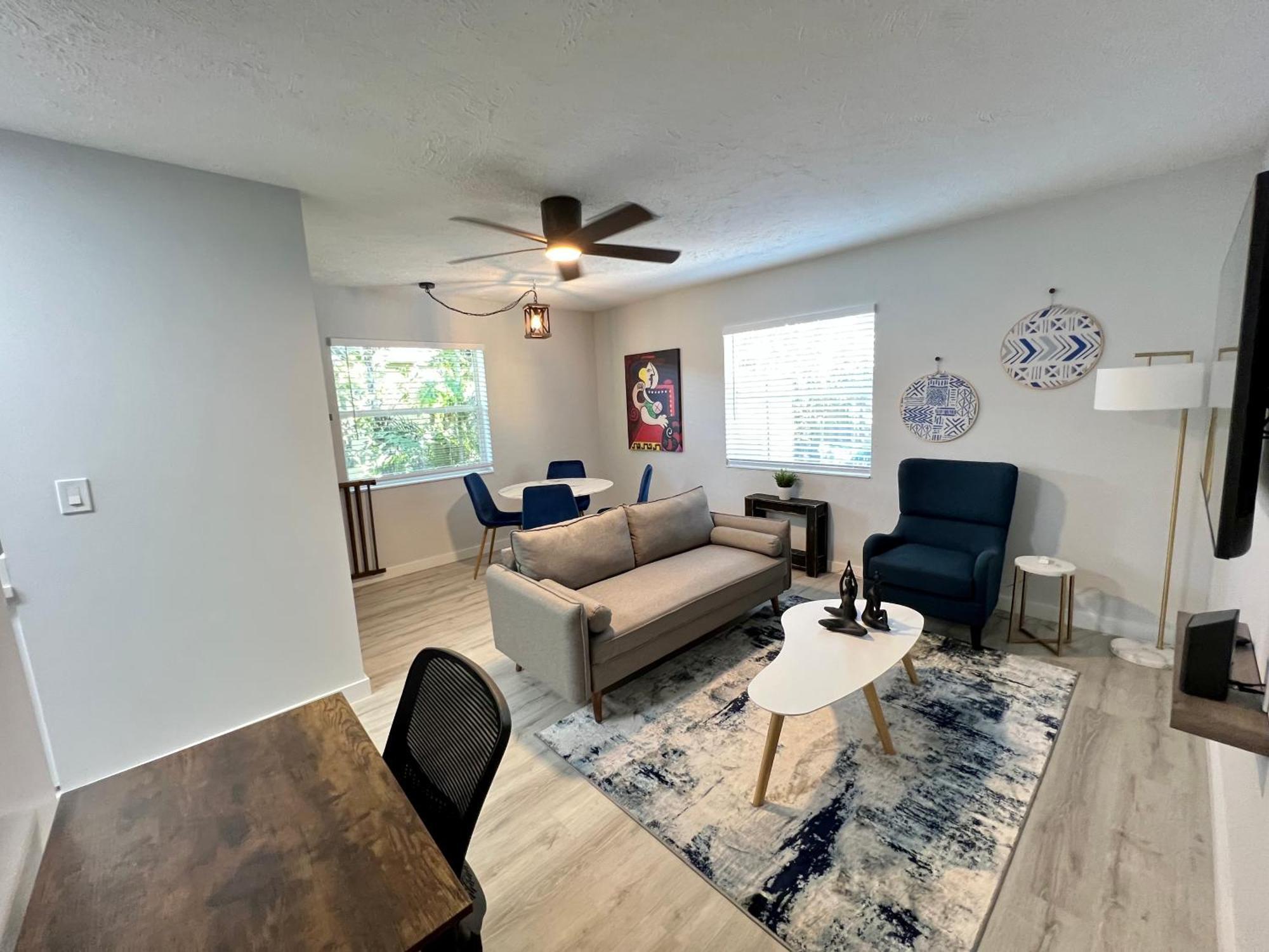 Michloe - Steps From Wilton Drive Apartment *