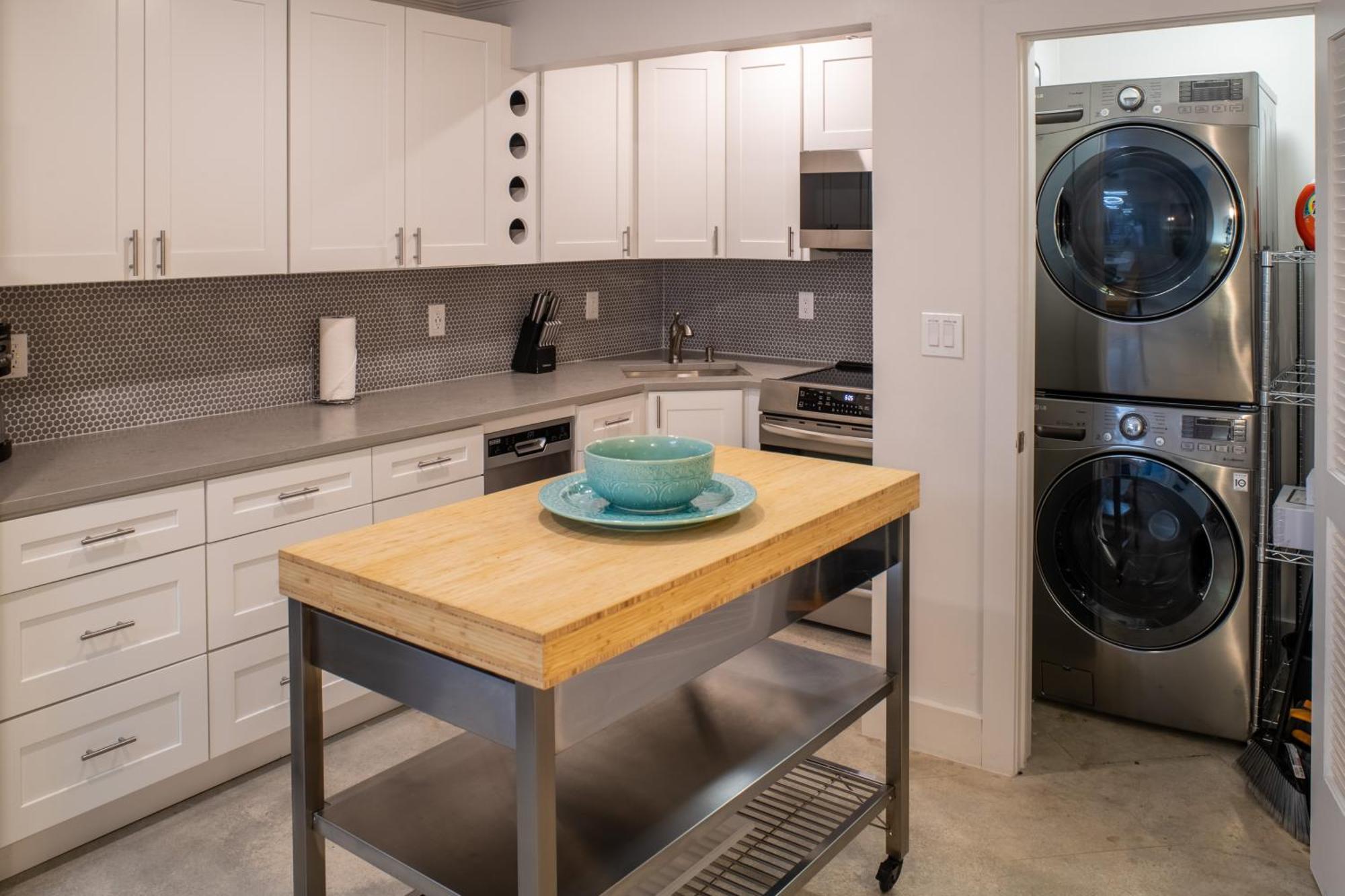 Walk To Wilton Drive - Spacious & Quiet #2 Hot Tub! * Fort Lauderdale