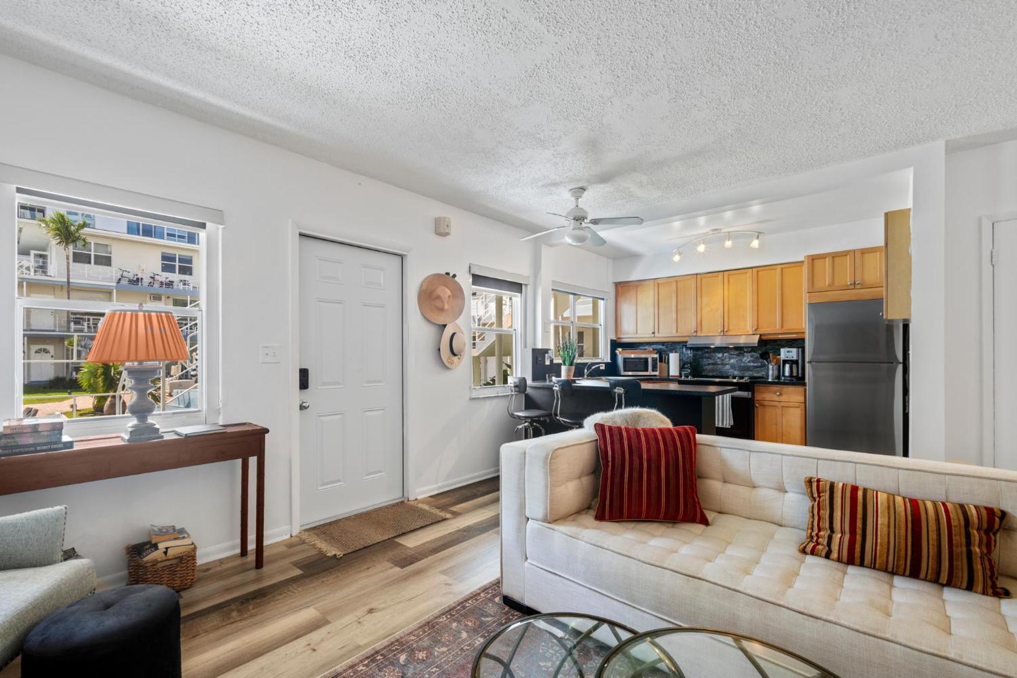 Serene Seaside Escape- 1br Bliss Apartment *