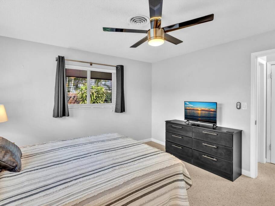 Heated Pool, Yard, Laundry, Kayaks, Bbq, Kitchen Apartment Fort Lauderdale