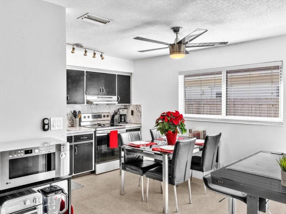 Heated Pool, Yard, Laundry, Kayaks, Bbq, Kitchen Apartment Fort Lauderdale