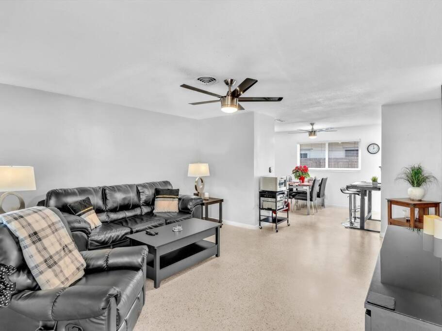 Apartment Heated Pool, Yard, Laundry, Kayaks, Bbq, Kitchen