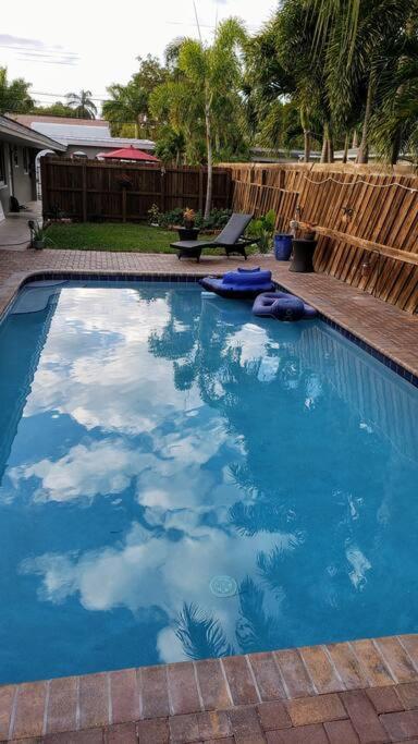Heated Pool, Yard, Laundry, Kayaks, Bbq, Kitchen Apartment Fort Lauderdale