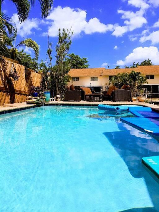 Heated Pool, Yard, Laundry, Kayaks, Bbq, Kitchen Fort Lauderdale