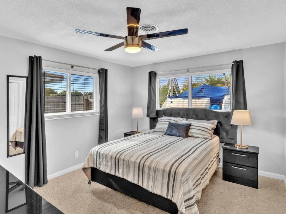 Heated Pool, Yard, Laundry, Kayaks, Bbq, Kitchen Apartment