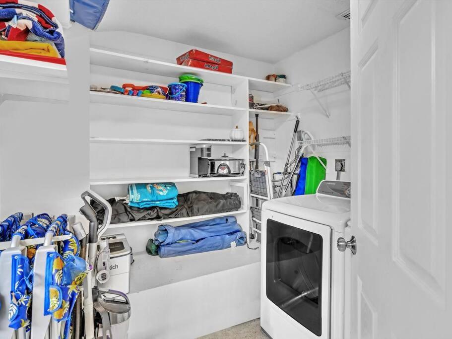 Heated Pool, Yard, Laundry, Kayaks, Bbq, Kitchen *