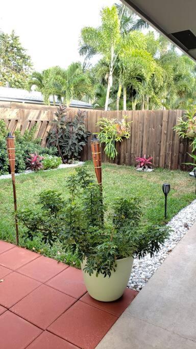 Heated Pool, Yard, Laundry, Kayaks, Bbq, Kitchen Apartment Fort Lauderdale