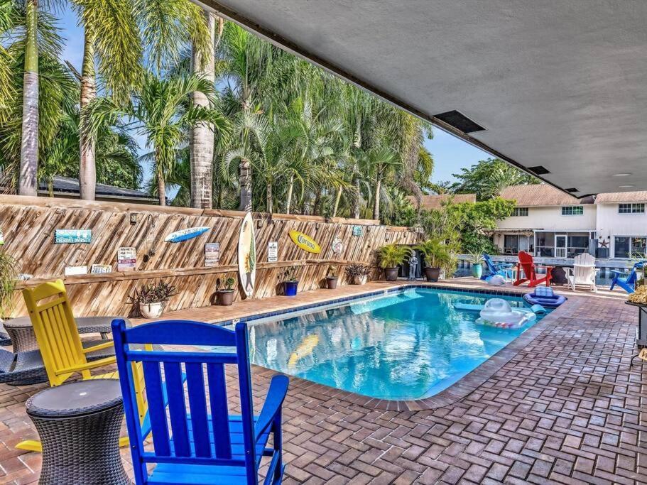 Heated Pool, Yard, Laundry, Kayaks, Bbq, Kitchen Apartment