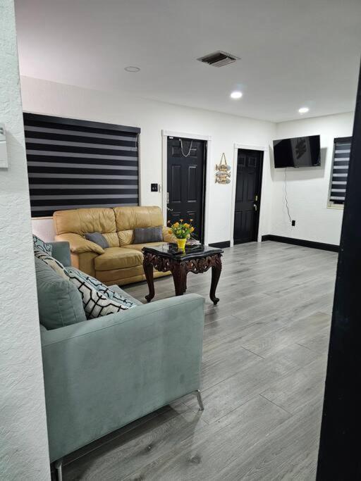 Quiet House Near The Hard R Casino And Fll Airport