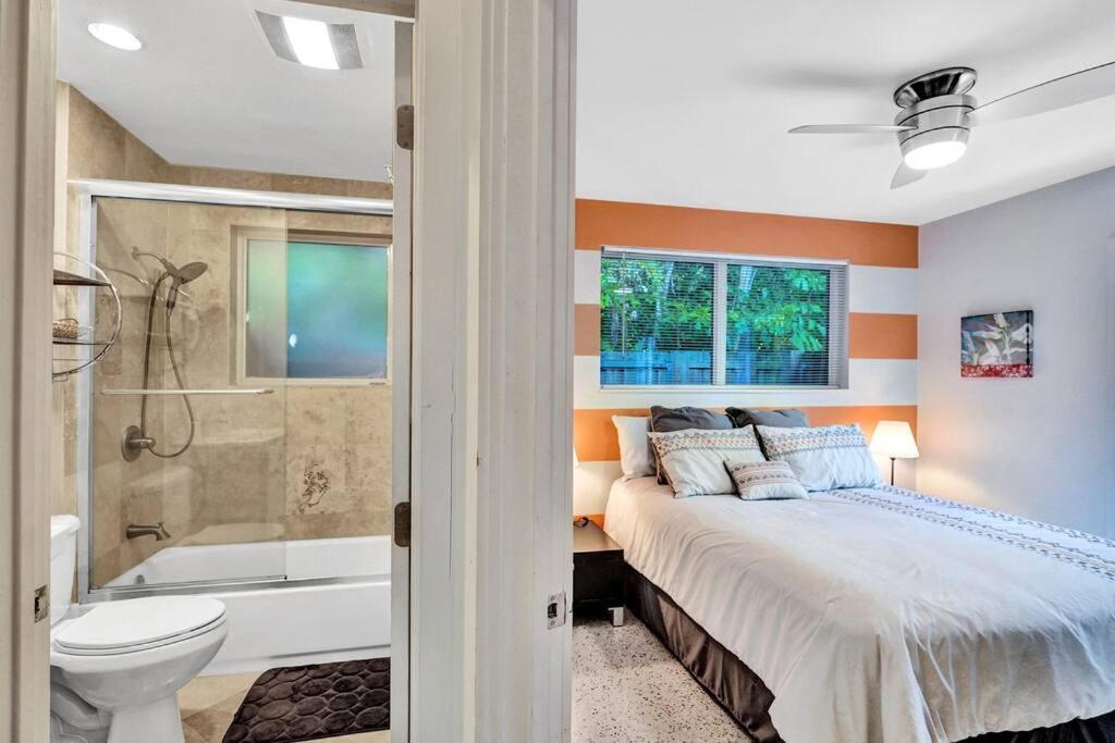 Heated Pool, Parking, 5 Min Walk To Food And Fun! Fort Lauderdale