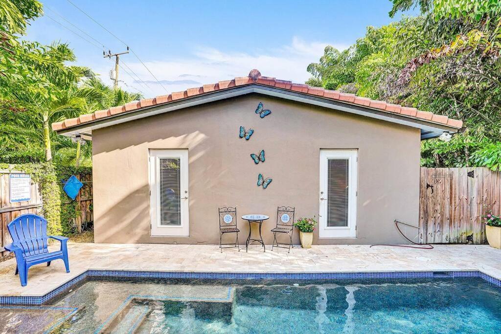 Heated Pool, Parking, 5 Min Walk To Food And Fun! *