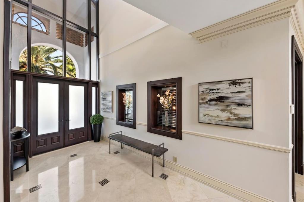 Tropical Waterfront 7 Bedroom House In Seven Isles Villa