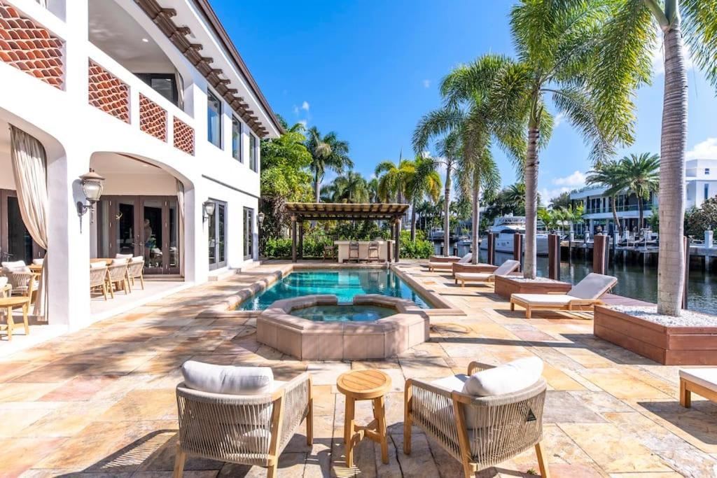 Tropical Waterfront 7 Bedroom House In Seven Isles *