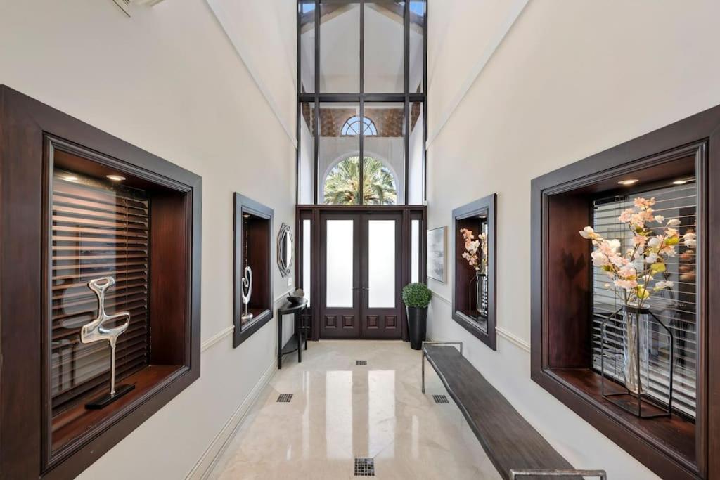 Villa Tropical Waterfront 7 Bedroom House In Seven Isles *