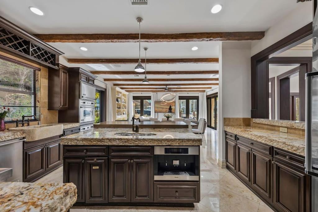 Tropical Waterfront 7 Bedroom House In Seven Isles * Fort Lauderdale