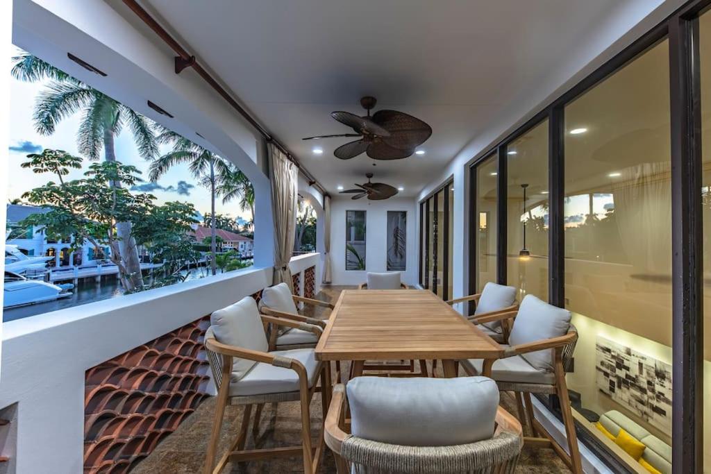 Tropical Waterfront 7 Bedroom House In Seven Isles